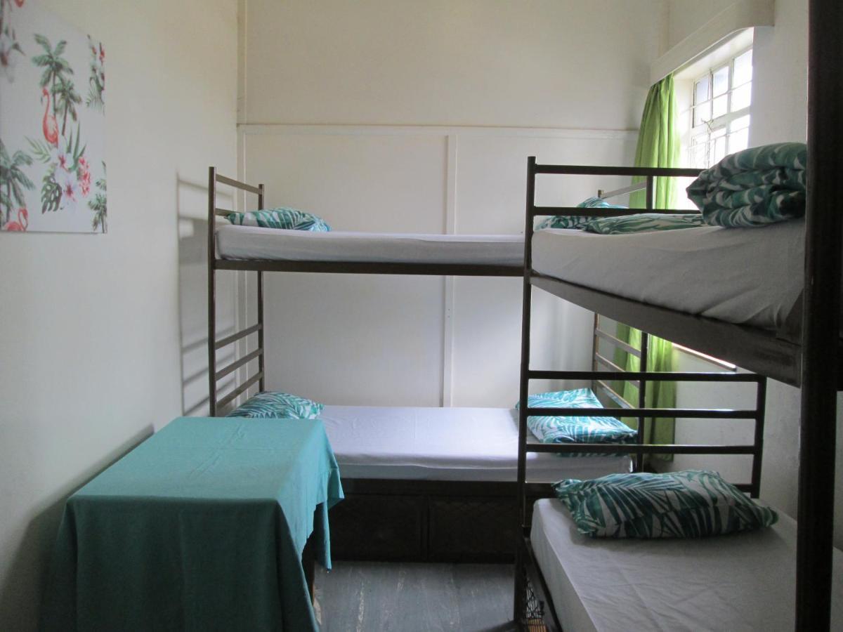 Lighthouse Farm Backpackers Lodge *
